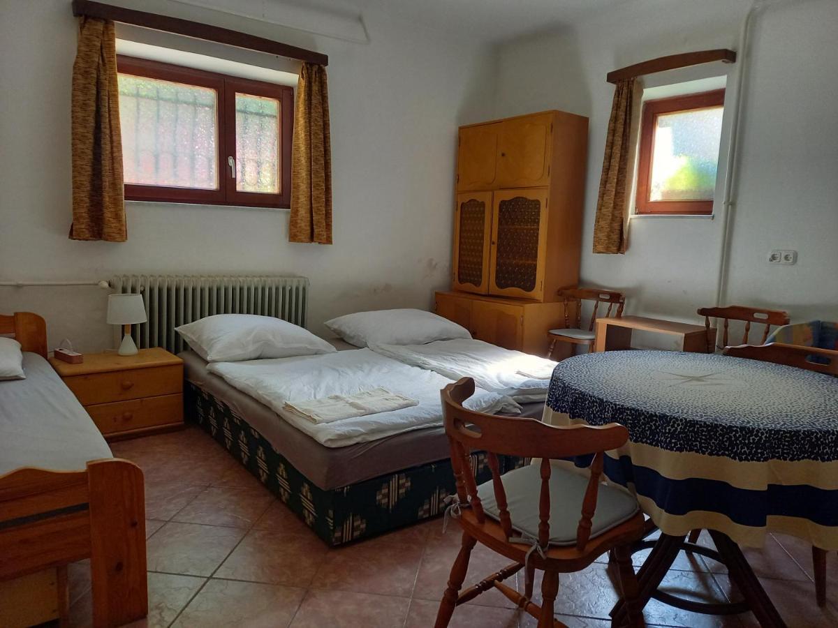 Flamingo Apartman Sopron Bagian luar foto
