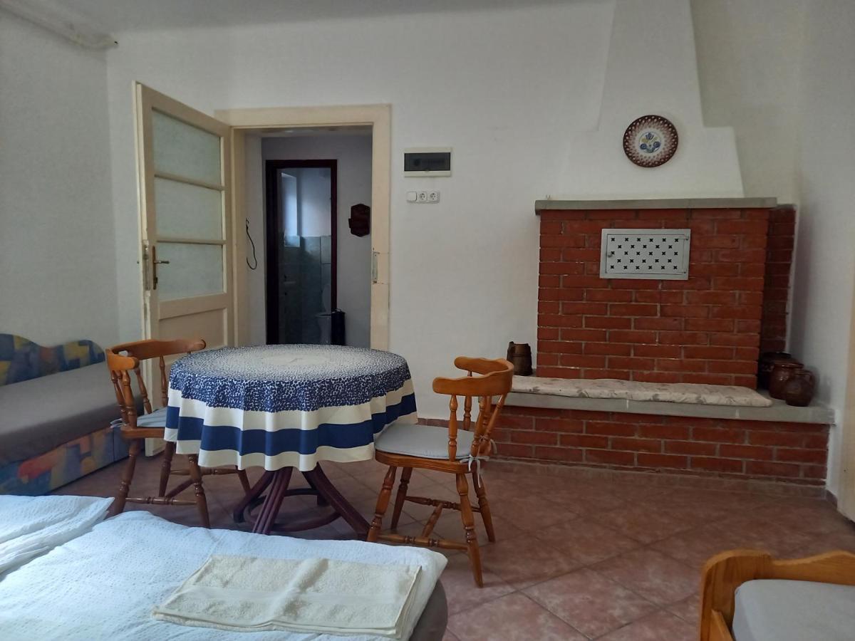 Flamingo Apartman Sopron Bagian luar foto