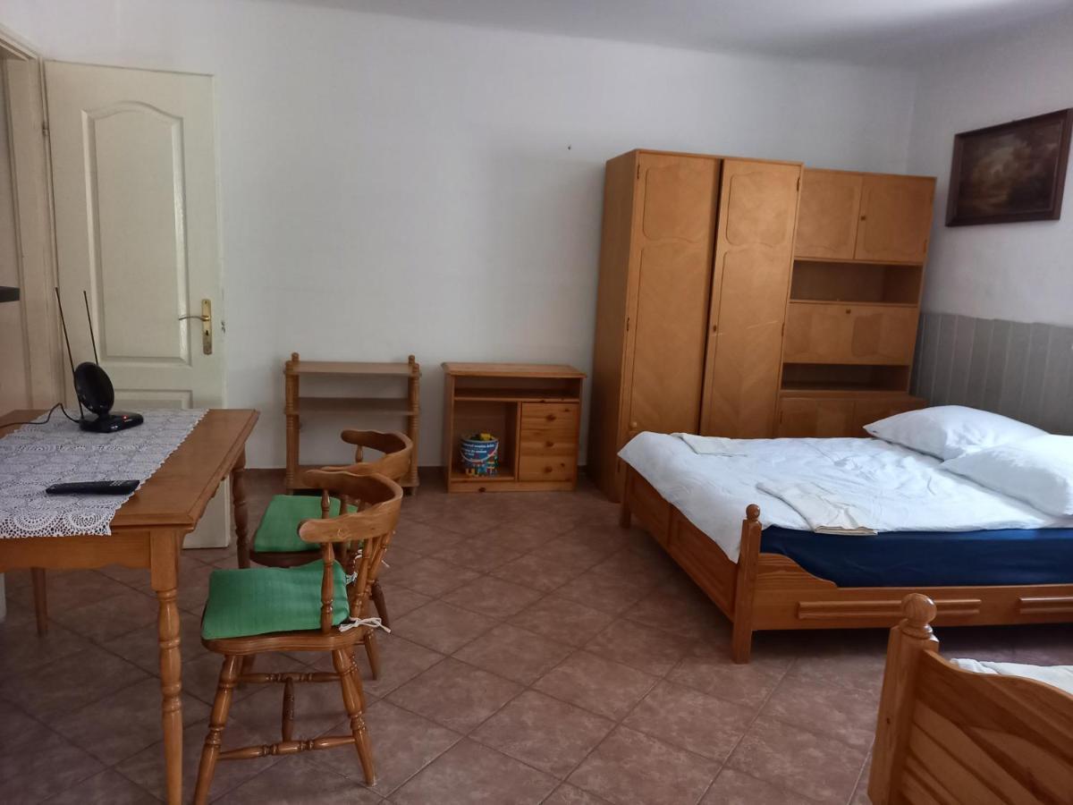 Flamingo Apartman Sopron Bagian luar foto