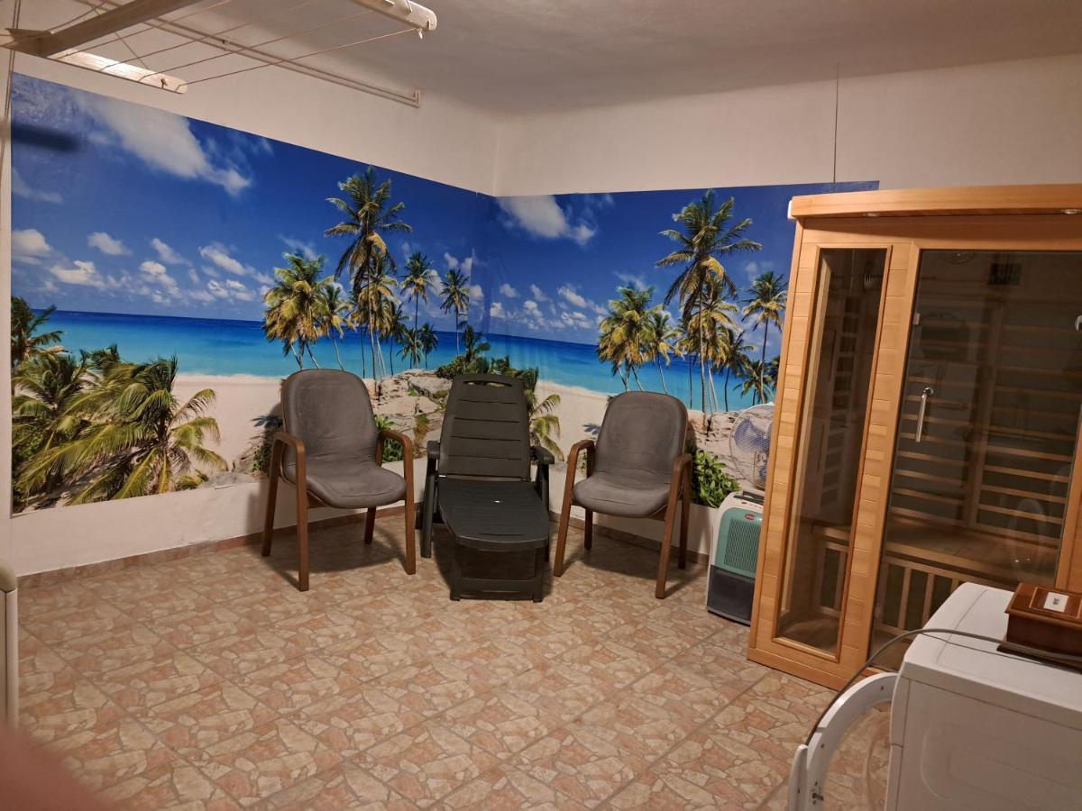 Flamingo Apartman Sopron Bagian luar foto